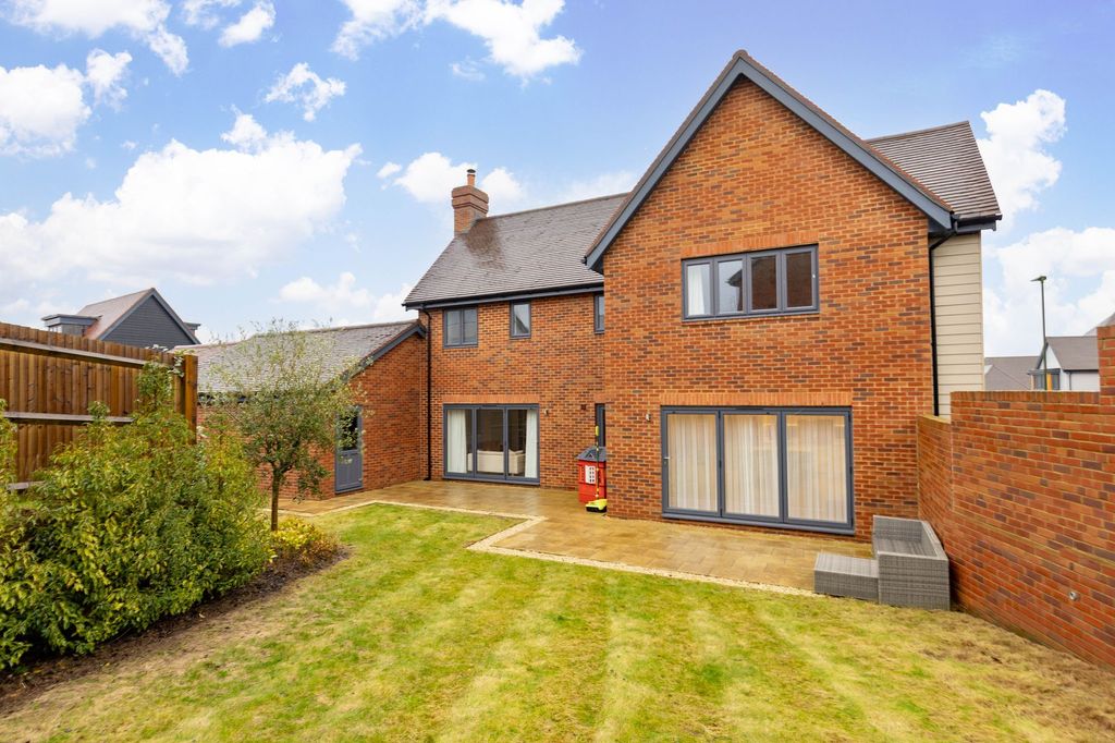 Property photo 3 of 36