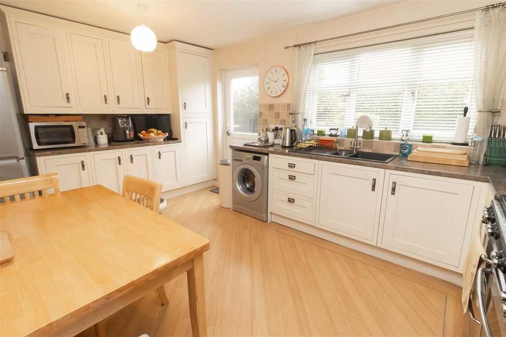 Property photo 3 of 15 Kitchen