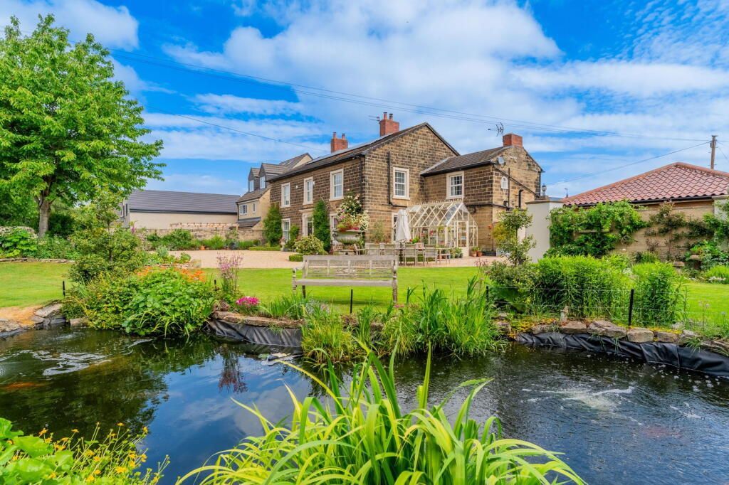 Property photo 3 of 44