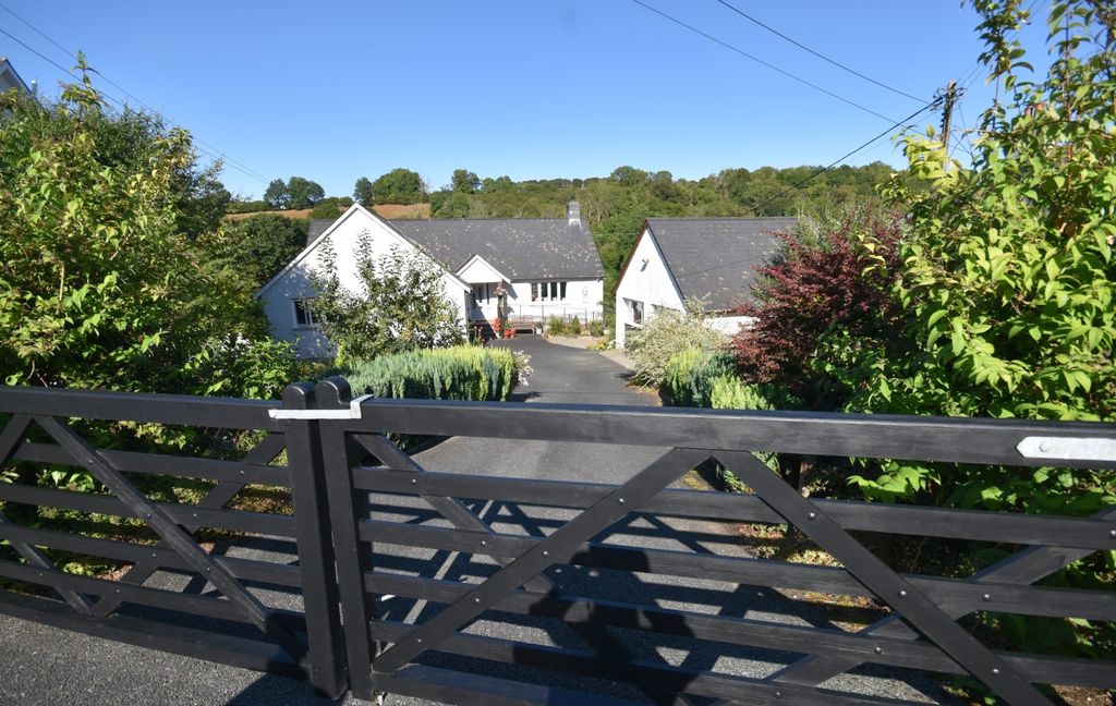 Property photo 1 of 25