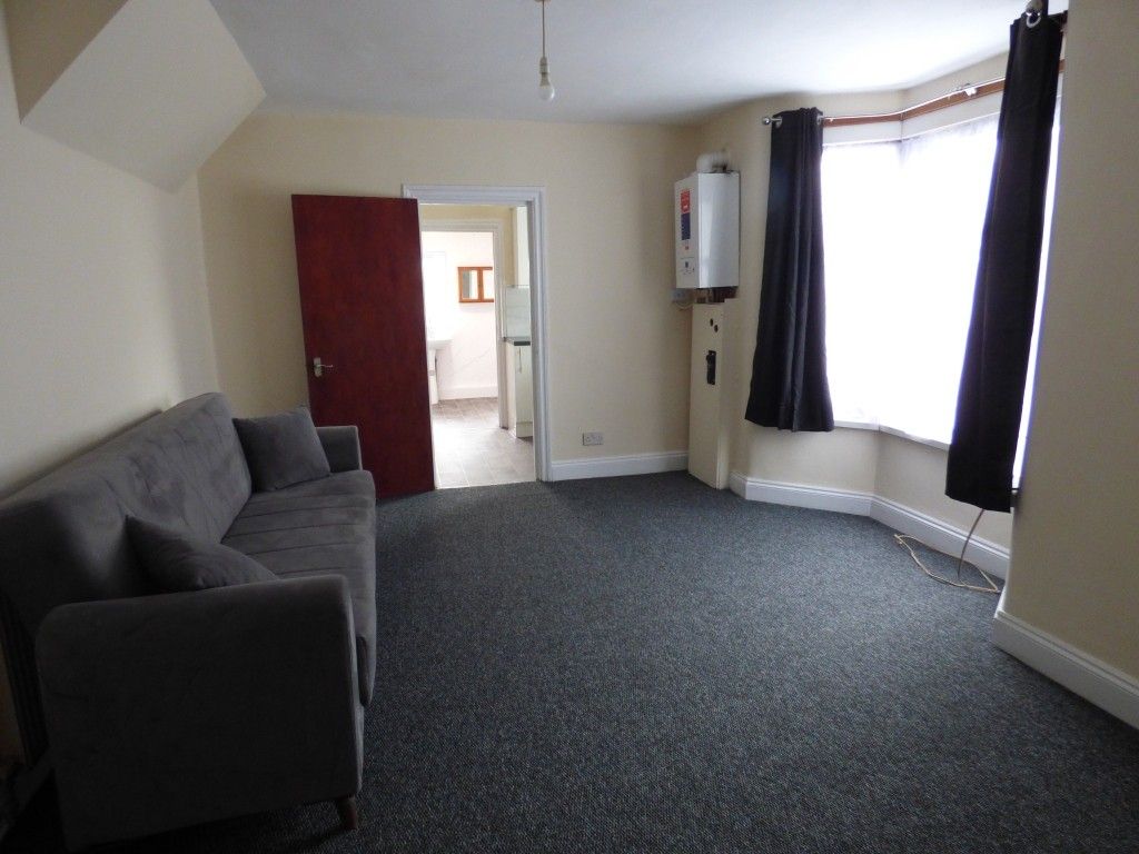 Property photo 2 of 8