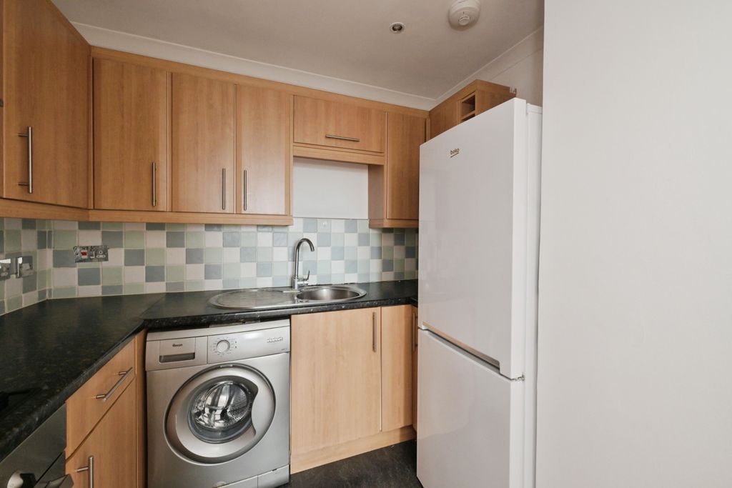 Property photo 2 of 18 Image