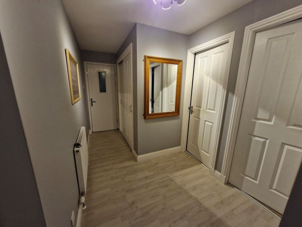 Property photo 2 of 6 Hall