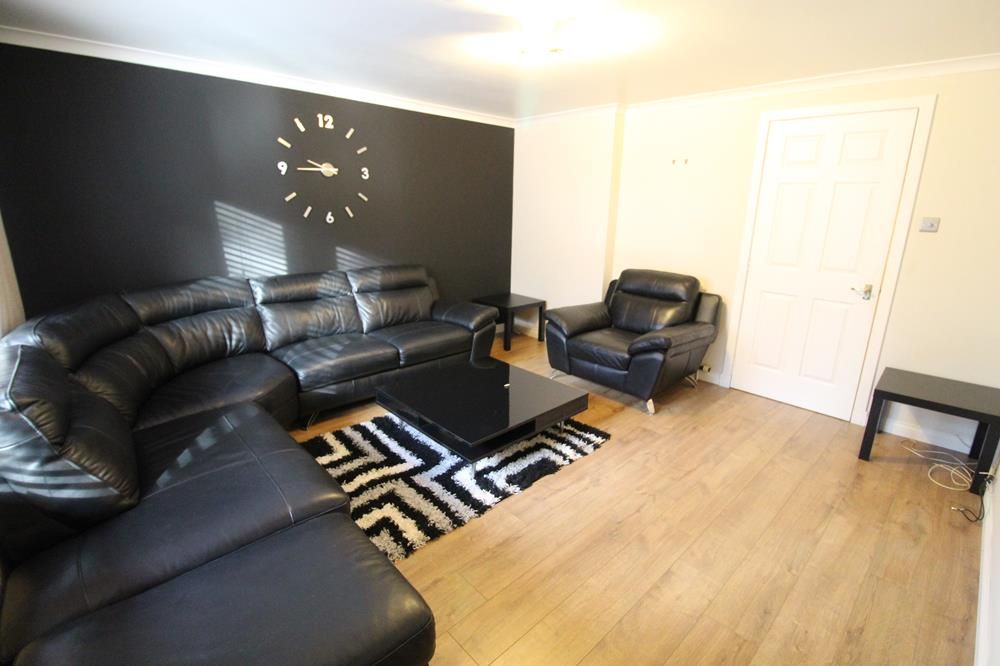 Property photo 1 of 8 Lounge