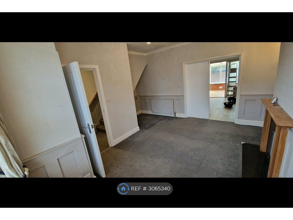 Property photo 2 of 22 Living Room