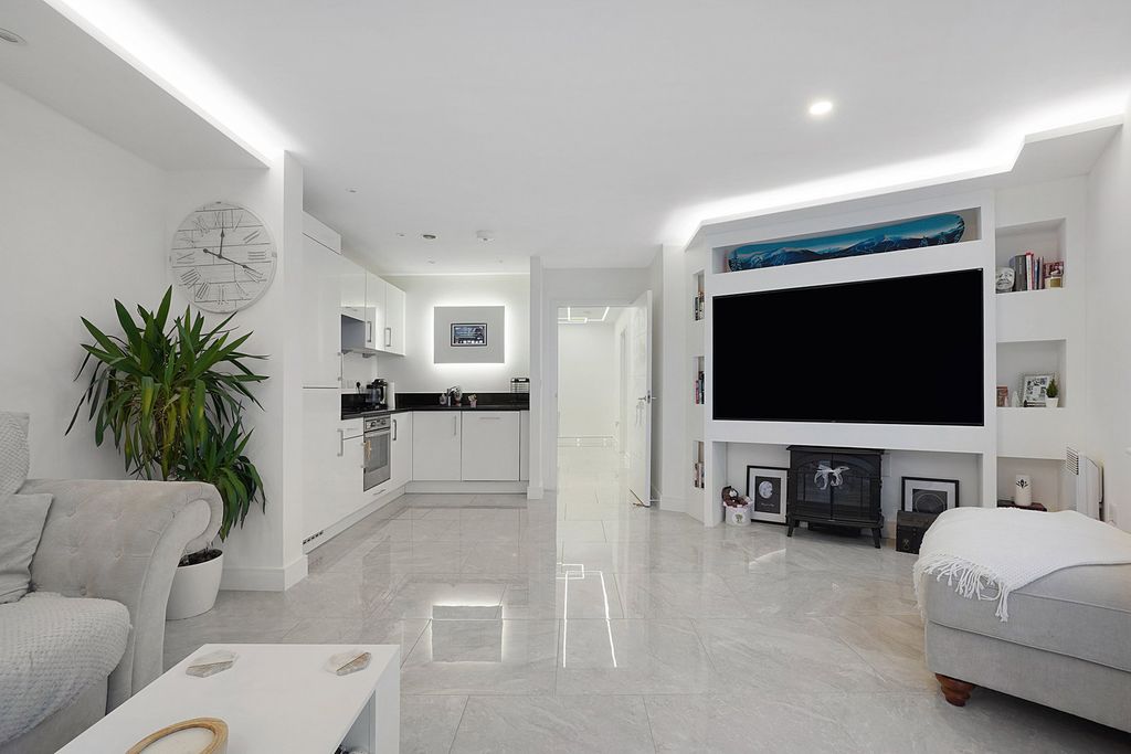 Property photo 3 of 30