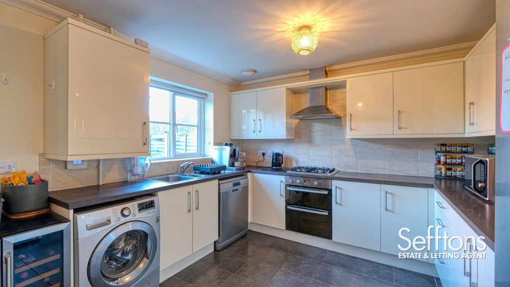 Property photo 2 of 20 Dscf1090_19