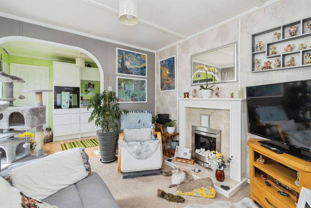 Property photo 3 of 17