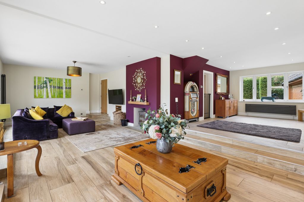 Property photo 2 of 25 Living Space