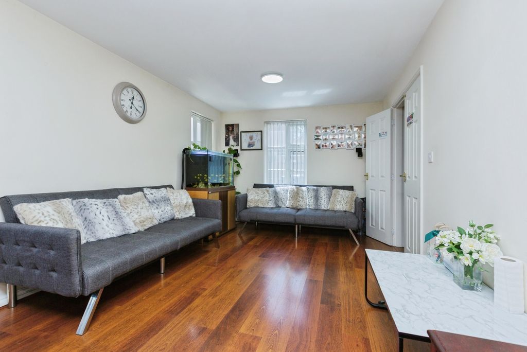 Property photo 3 of 17 Photo