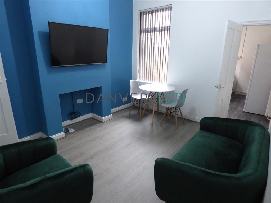 Property photo 2 of 6