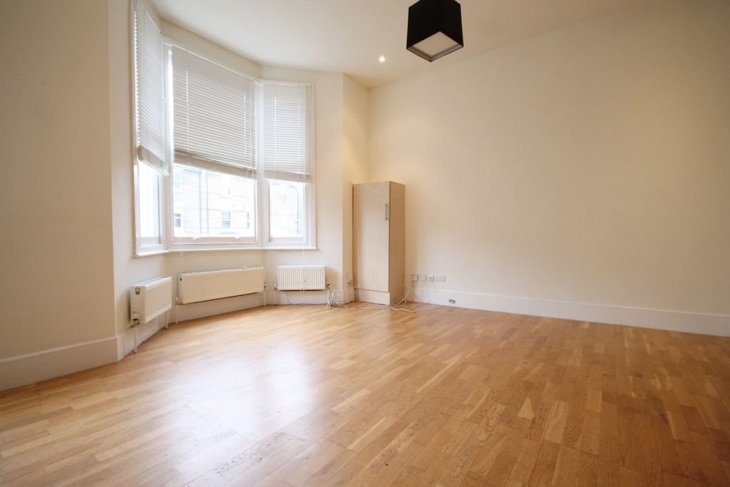 Property photo 3 of 7 Reception