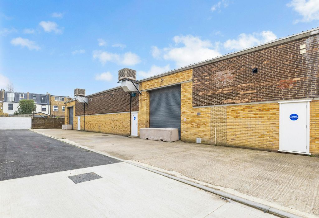 Property photo 3 of 6 Outside 2.Png