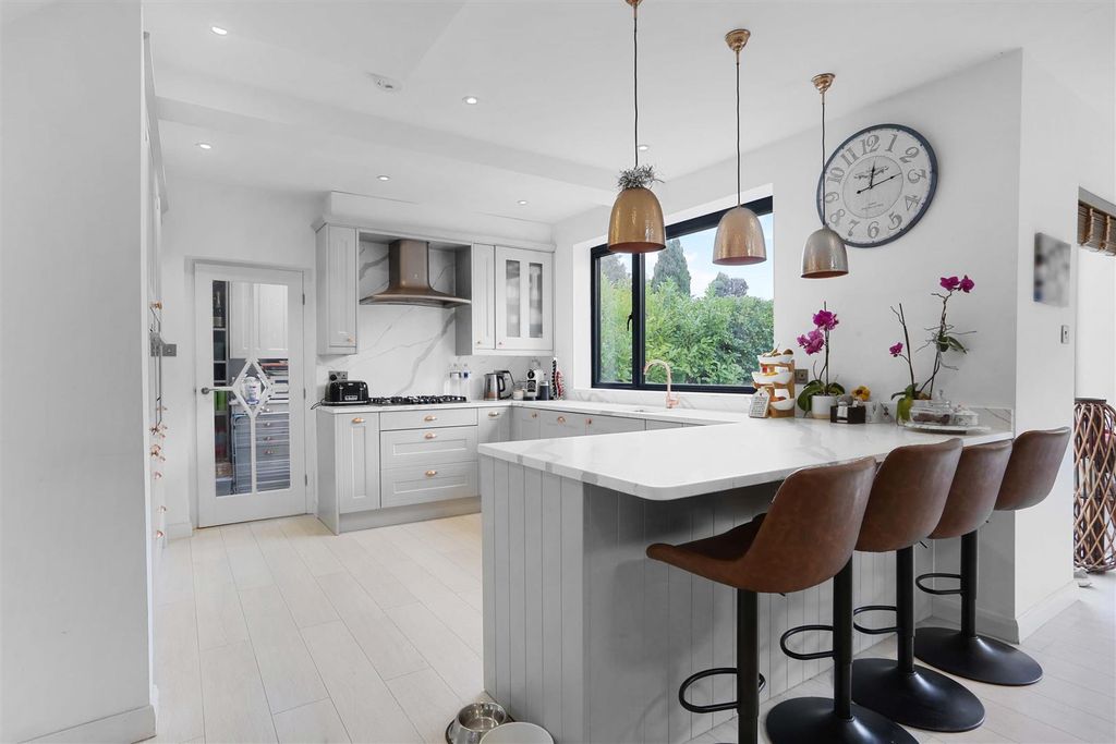 Property photo 3 of 35 1551564196 - 12.Jpg