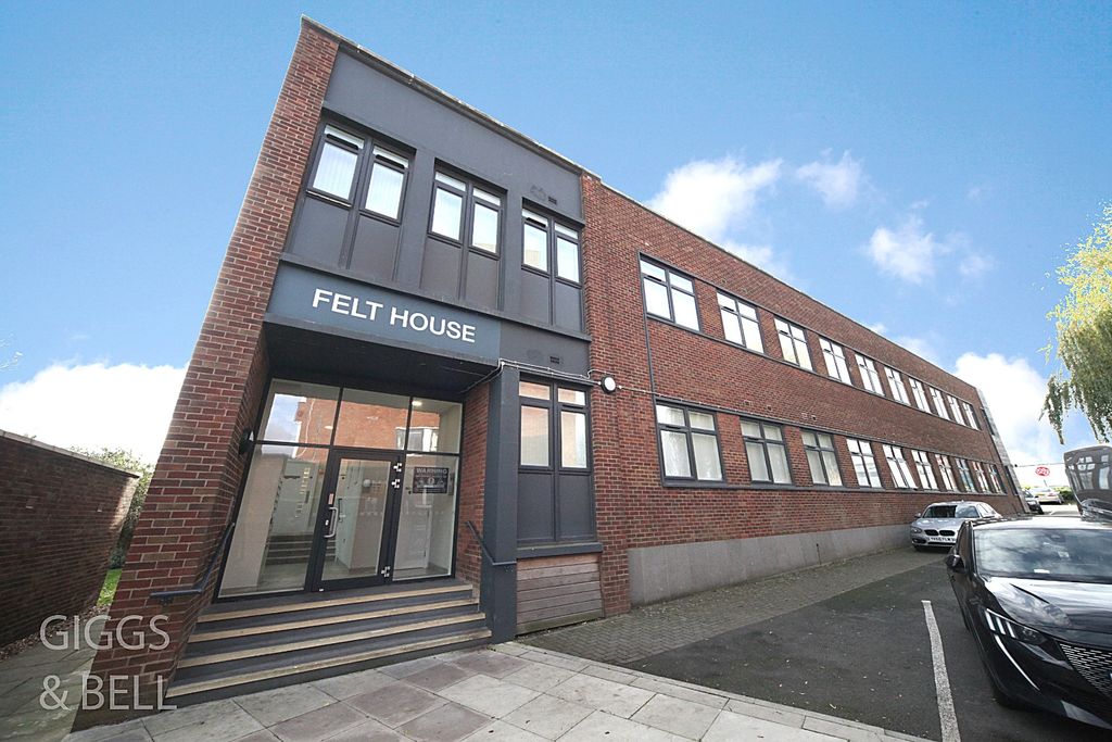Property photo 1 of 7 1878461