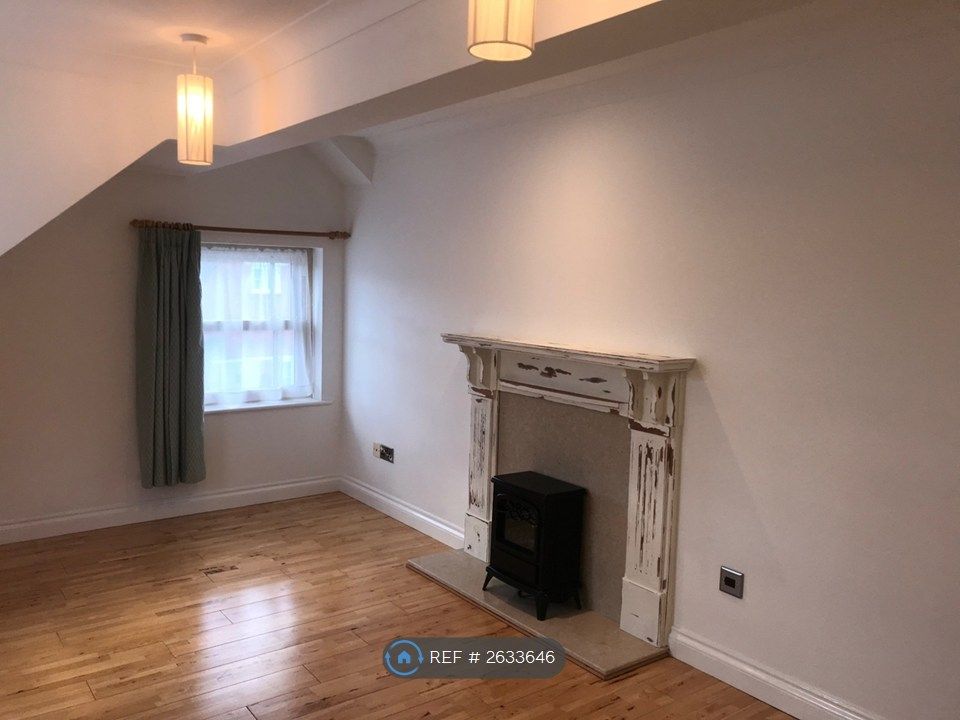 Property photo 3 of 13 Lounge