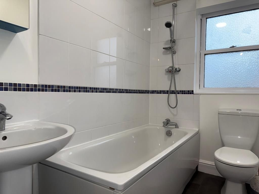 Property photo 2 of 7 Bathroom
