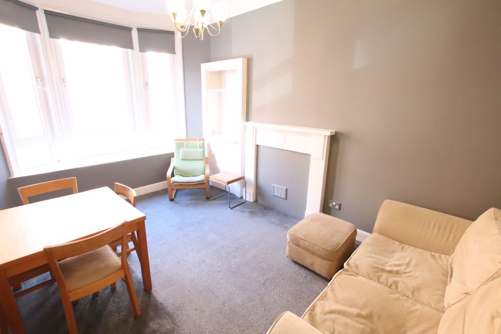 Property photo 3 of 7 Lounge