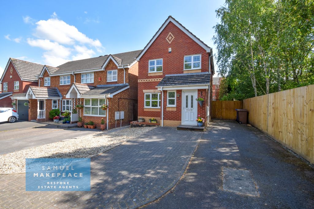 Property photo 1 of 17 Lovely Three Bedroom Detached Property In A Quiet Cul-De-Sac Location