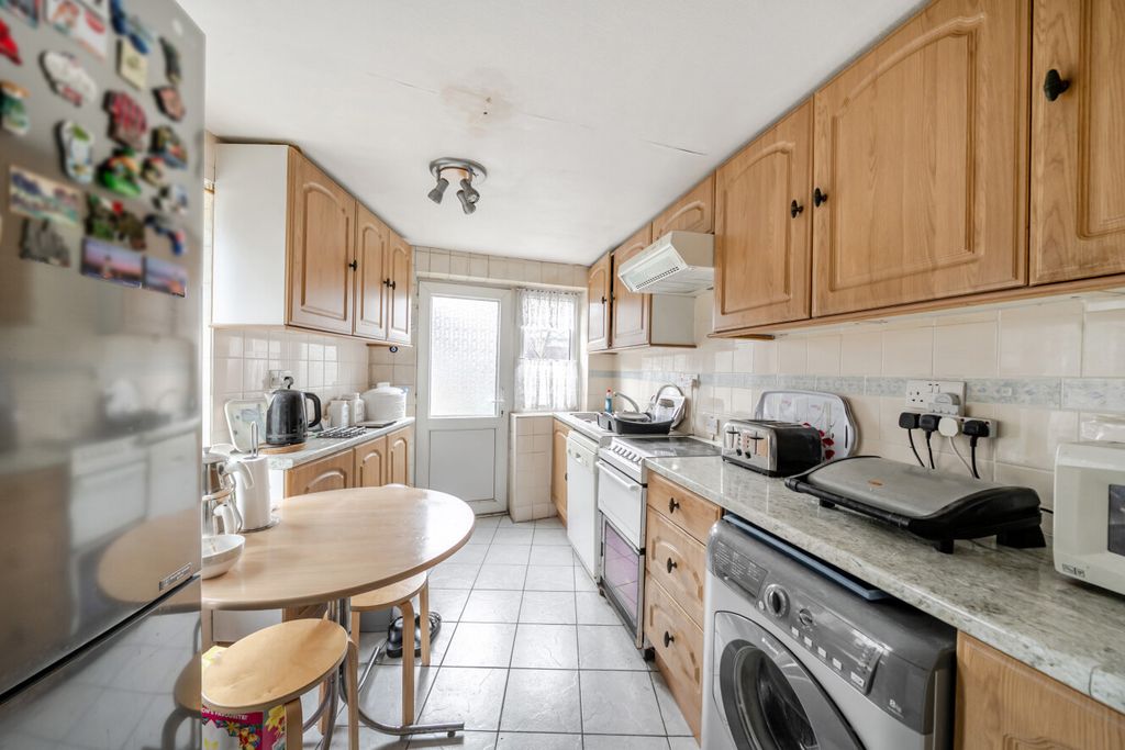 Property photo 3 of 14 1415974-13-699596...