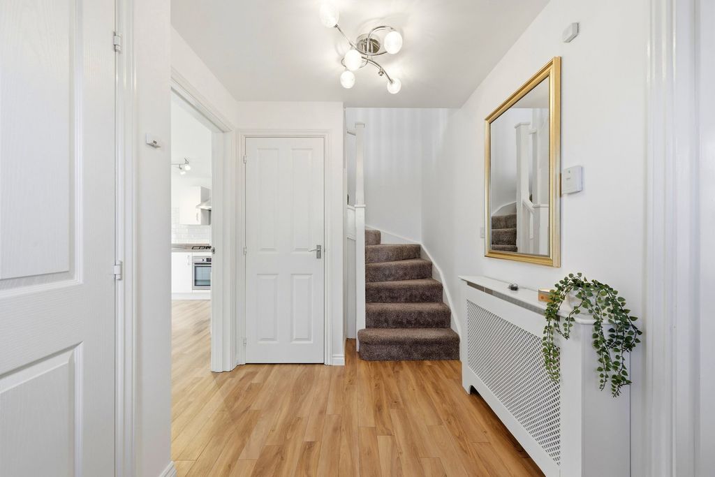 Property photo 2 of 31