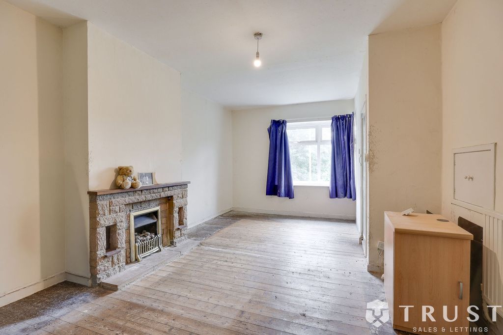 Property photo 3 of 23
