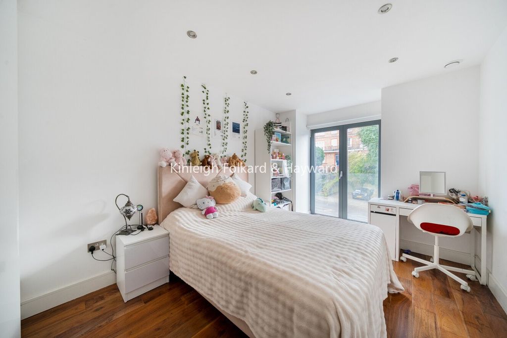 Property photo 3 of 11 Picture No. 17