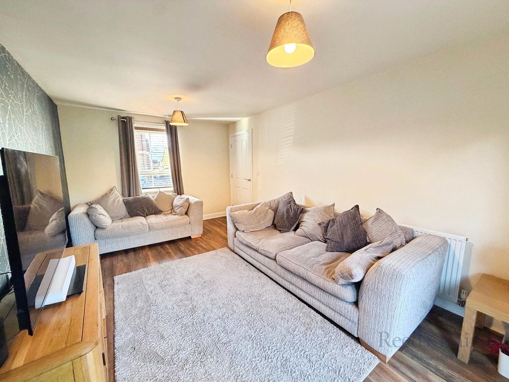 Property photo 3 of 21 Picture No. 27