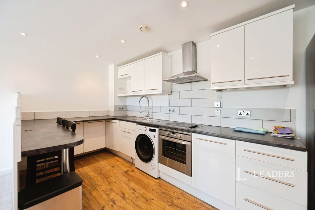 Property photo 2 of 10 Pbox-Img.Jpg