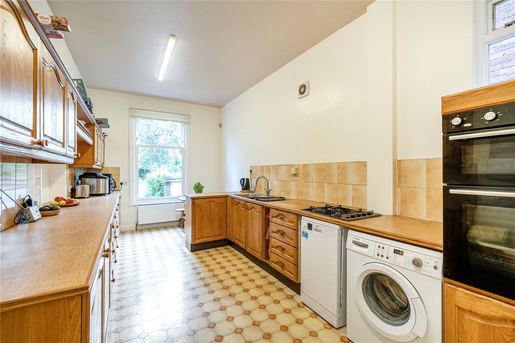 Property photo 3 of 41 Picture No. 24