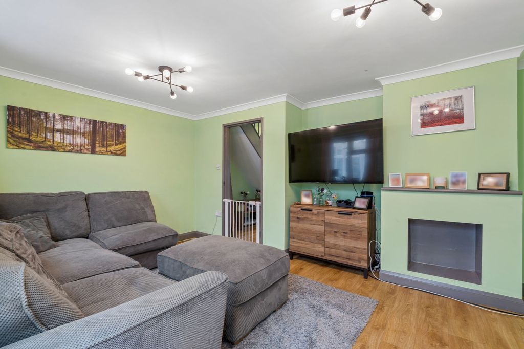 Property photo 2 of 25