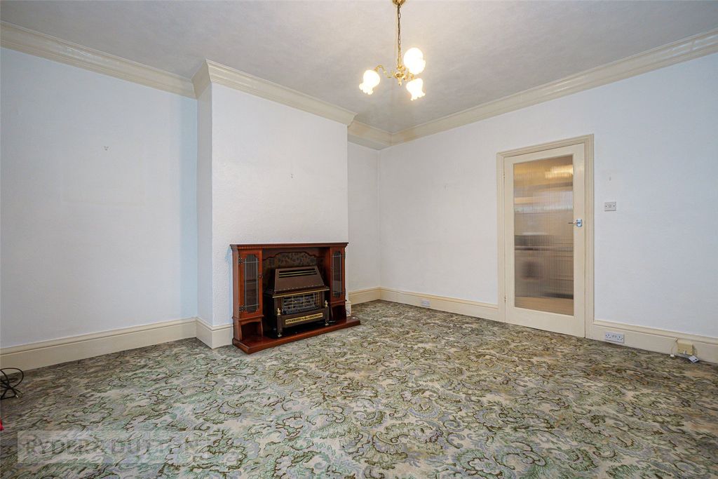 Property photo 3 of 19 Lounge