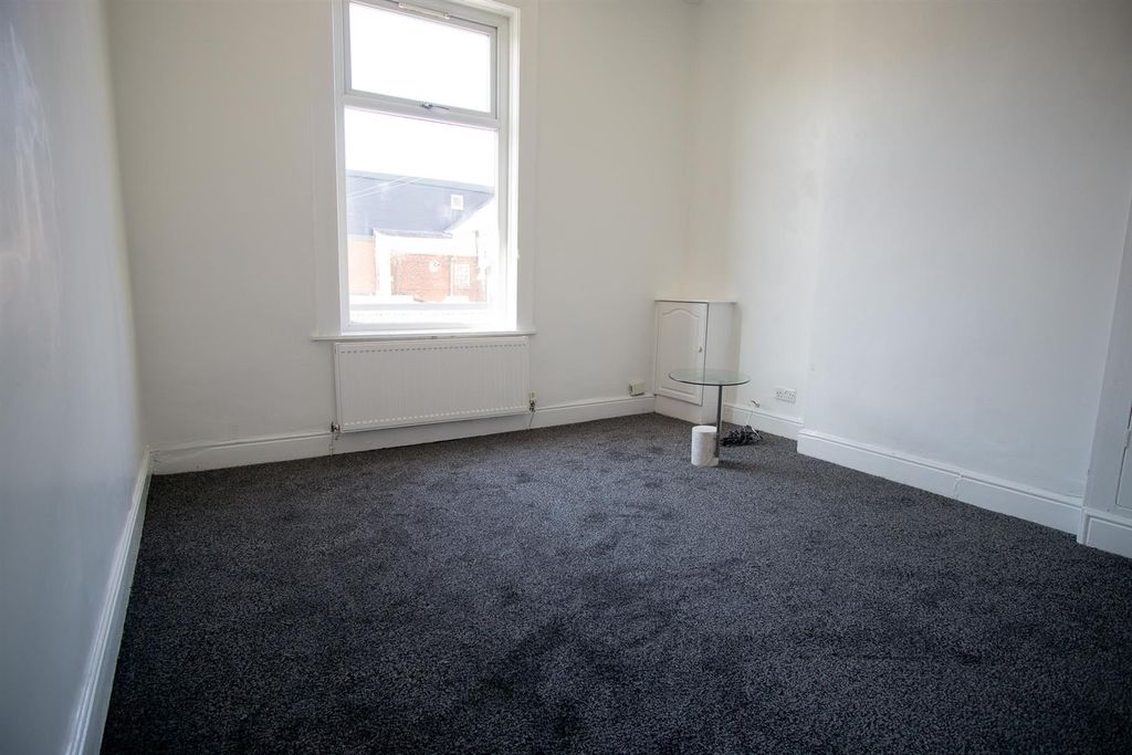 Property photo 3 of 7 Reception