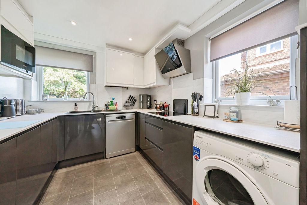Property photo 3 of 17 Kitchen