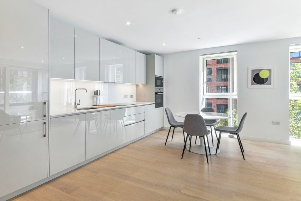 Property photo 2 of 7 Kitchen