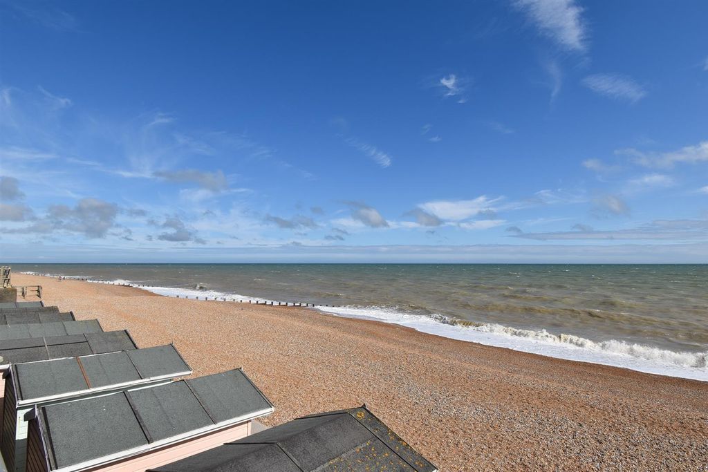 Property photo 2 of 14 Beach