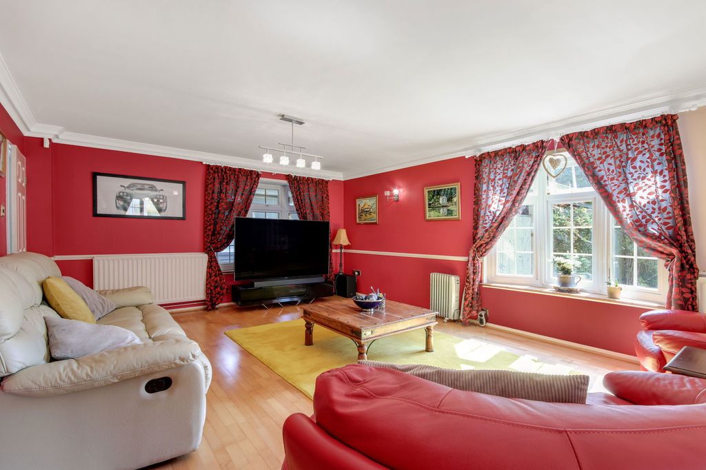 Property photo 3 of 43