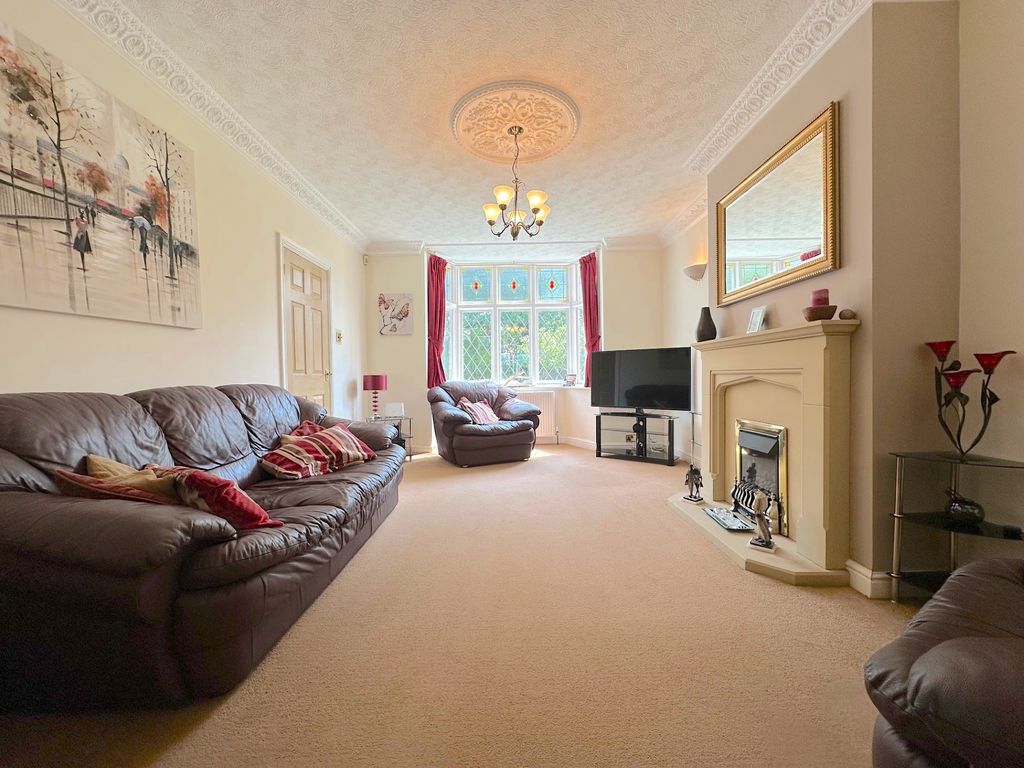 Property photo 3 of 28