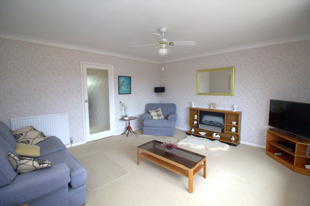 Property photo 3 of 16 Living Room