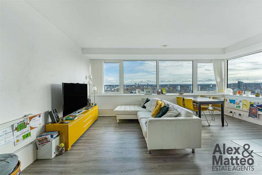 Property photo 3 of 18 Aragon Tower