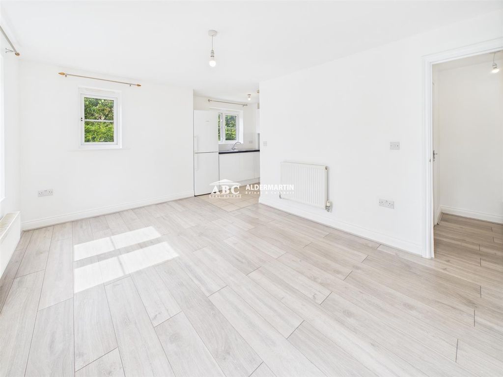 Property photo 3 of 15 Cam03827G0-Pr0067-Still008.Jpg
