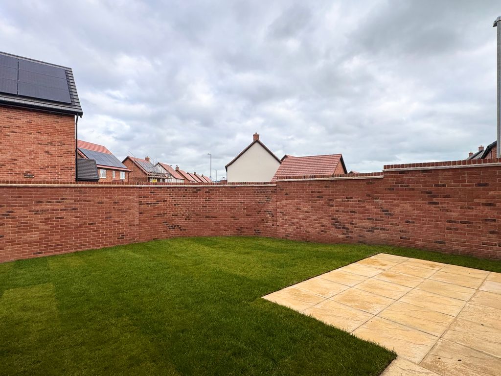 Property photo 2 of 14 Garden