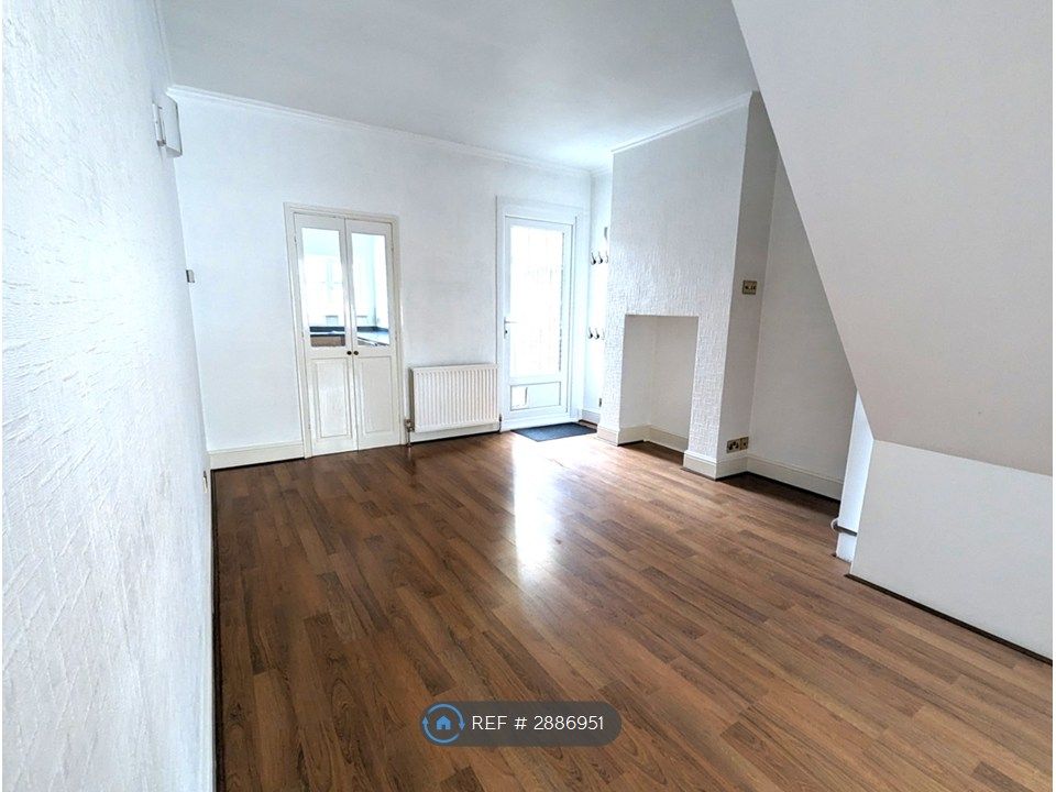 Property photo 3 of 11 Dining Room