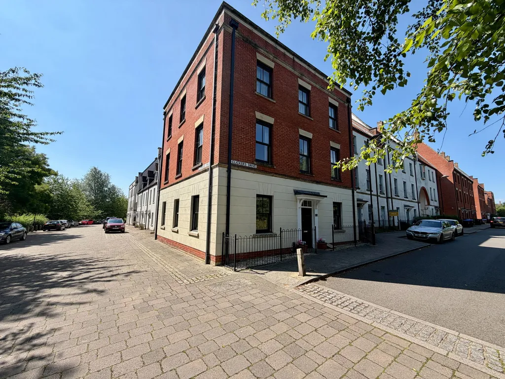 Apartment in Upton, St Crispin's - View 3