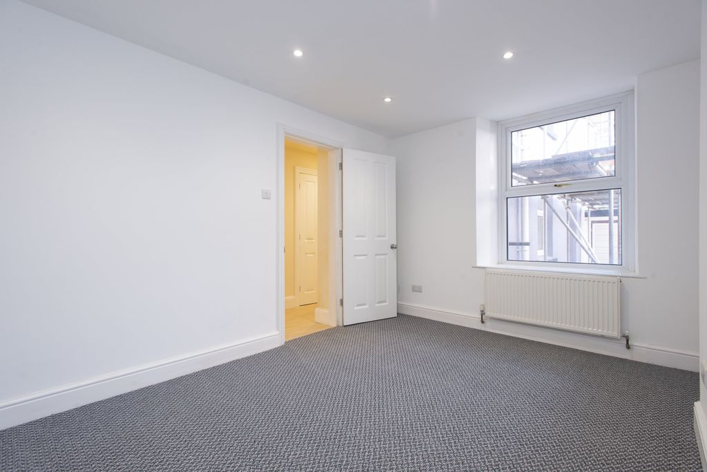 Property photo 1 of 11 55Stuartrdbasementflat-6