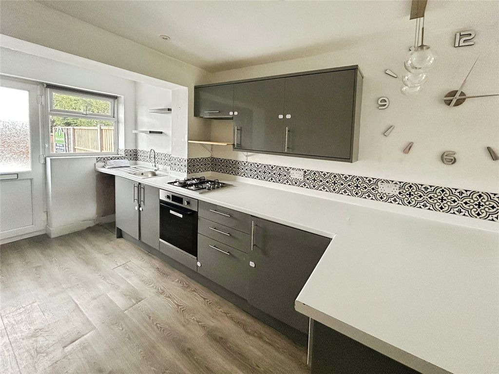 Property photo 2 of 12 Kitchen
