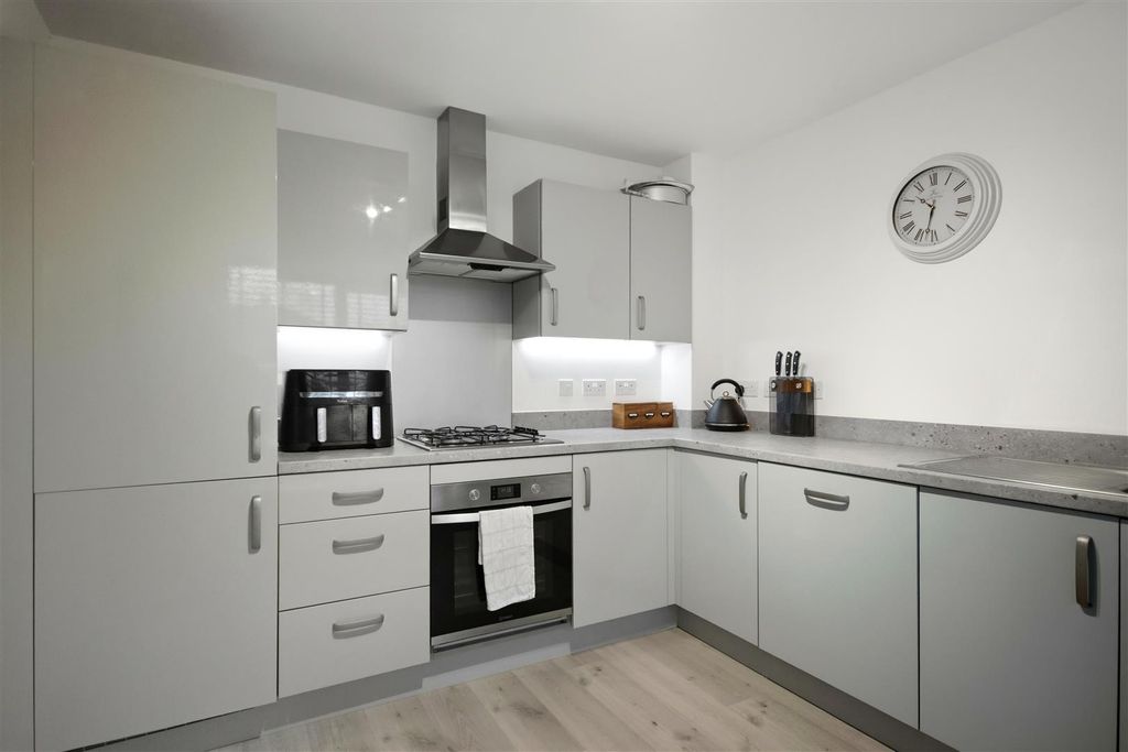 Property photo 3 of 15 Kitchen