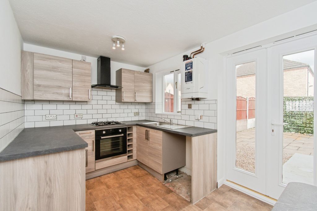 Property photo 3 of 16 Kitchen