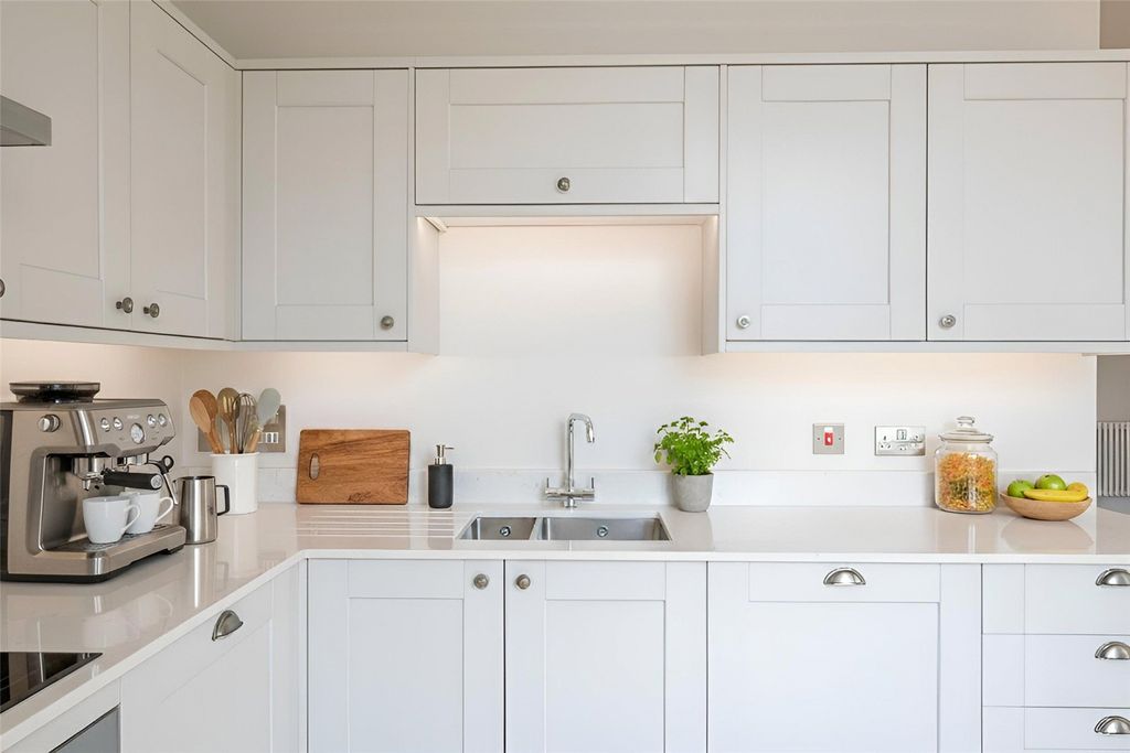 Property photo 2 of 12 Kitchen