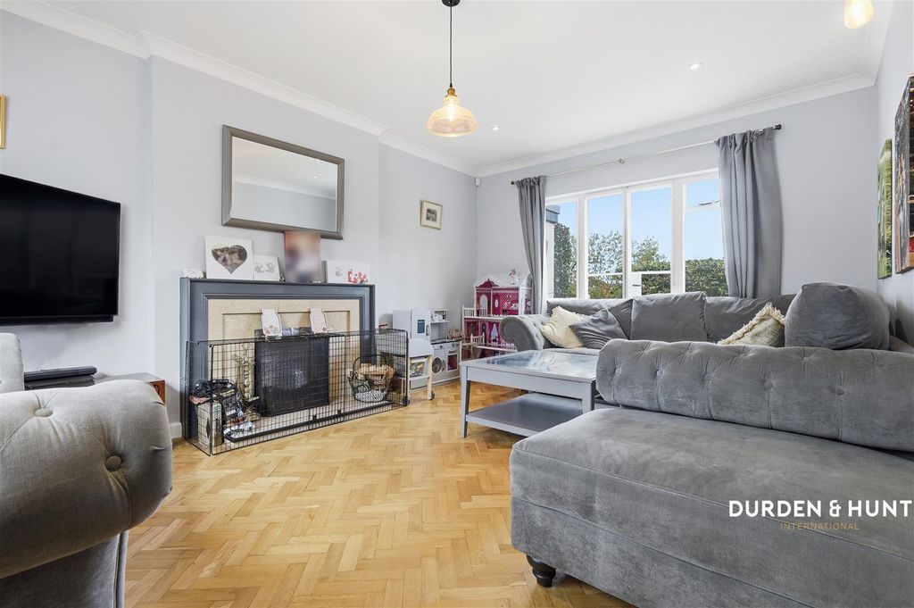 Property photo 2 of 24 Woodside